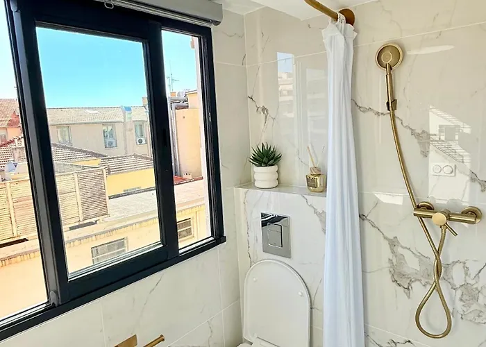 Apartment Place Massena - Small Peaceful Haven